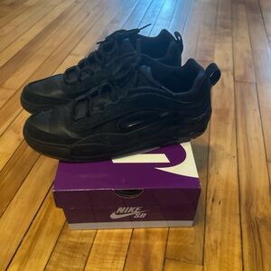 Nike SB Men's Black Sneakers